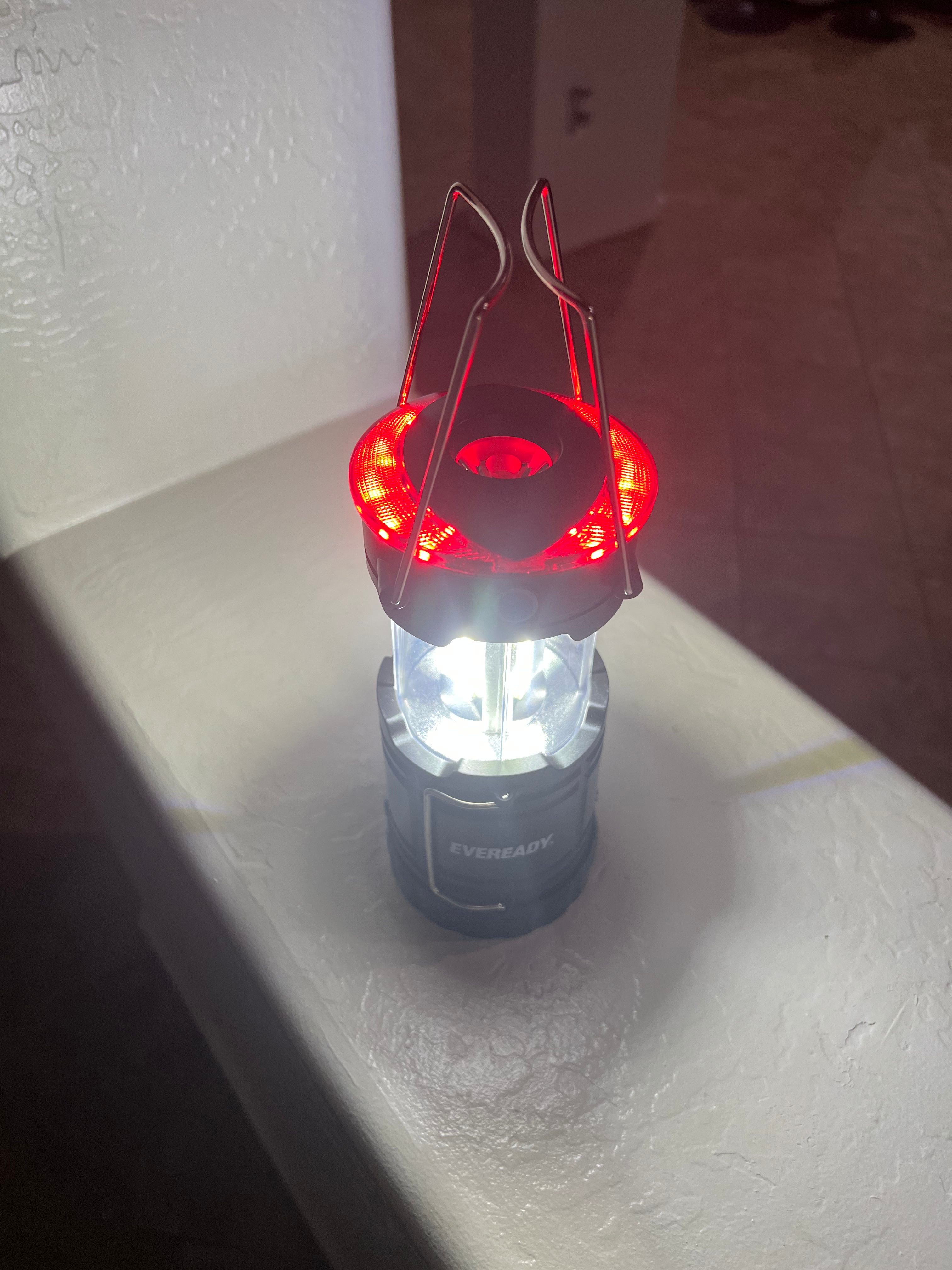 Lot De 4 Lanternes Pliantes LED Eveready – Lumière D'extérieur Et Secours, Piles AA