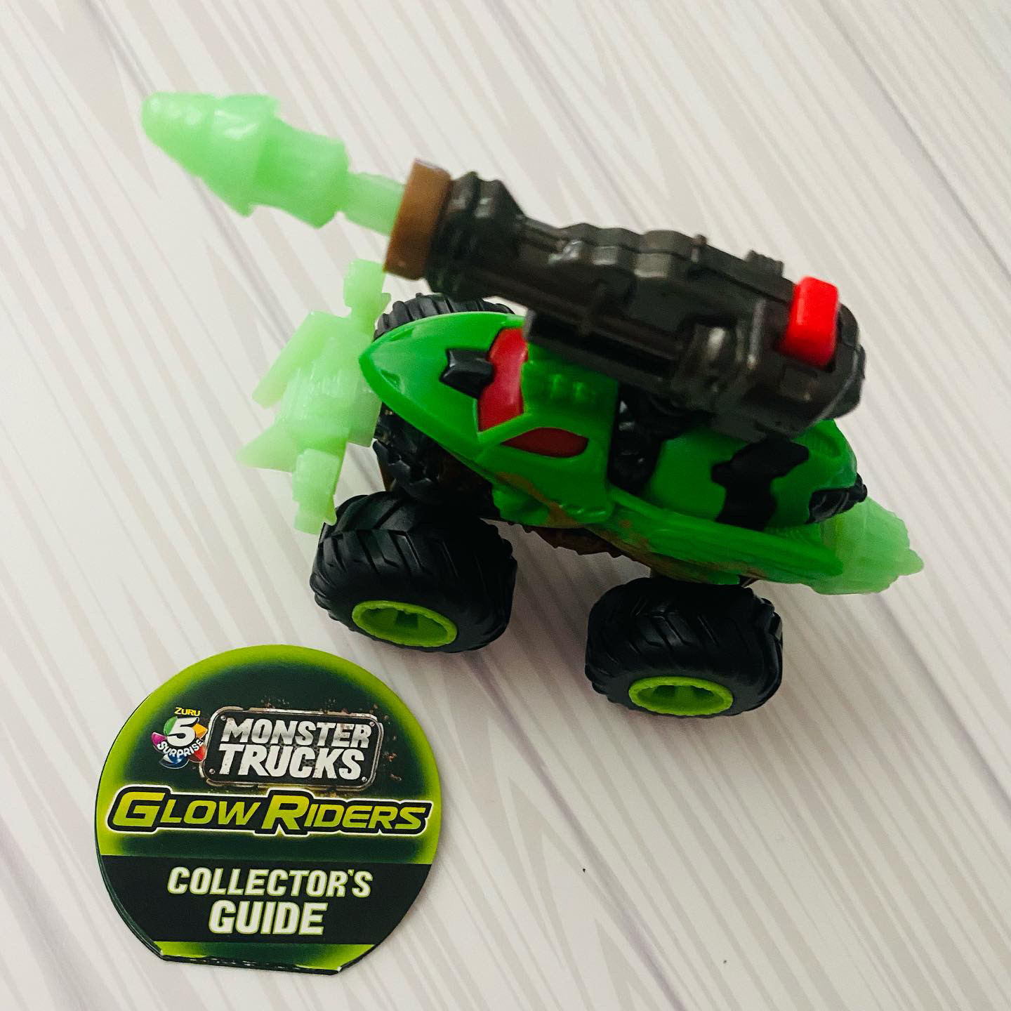 新品　まとめ売り　Monster Trucks glow riders カプセル H1_484343_3514280_202208081821