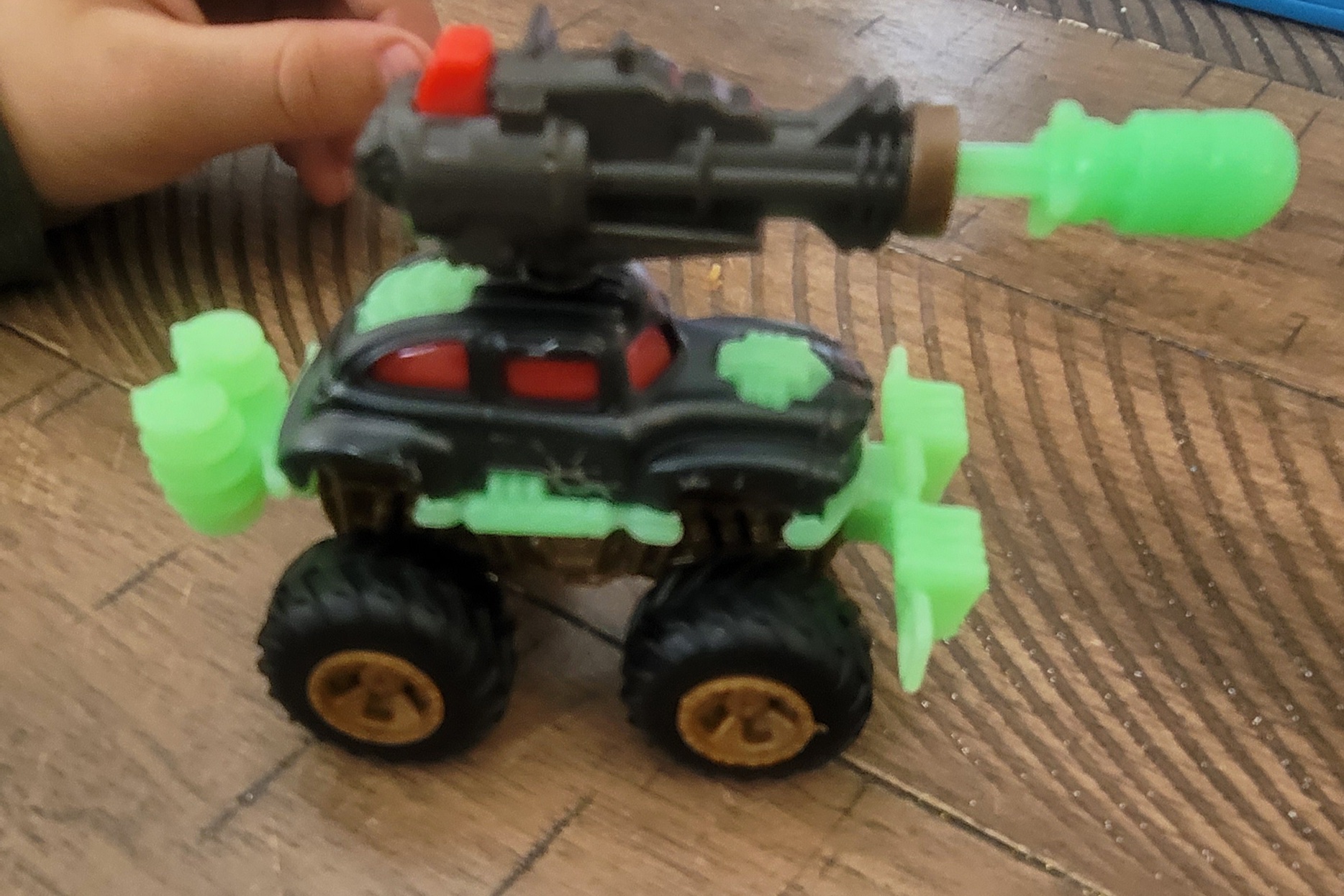 5 SURPRISE Monster Trucks Glow Riders Series 2 Mystery