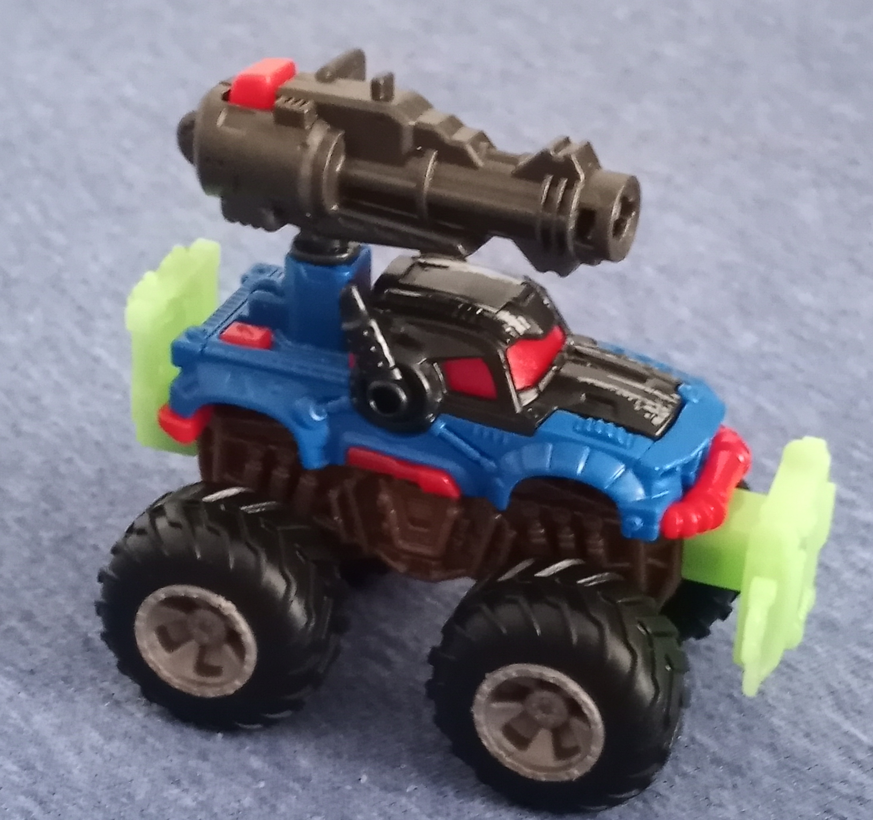 5 SURPRISE Monster Trucks Glow Riders Series 2 Mystery